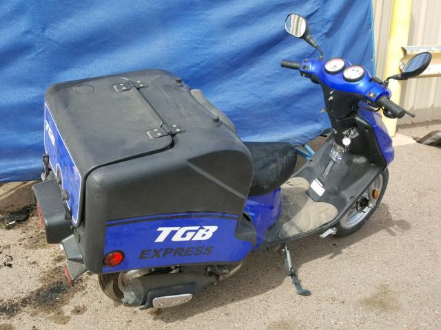 RFCTKAB12HY722715 - 2017 TGB SCOOTER BLUE photo 4