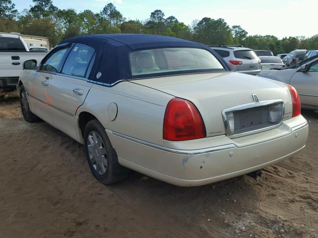 1LNHM83W33Y632790 - 2003 LINCOLN TOWN CAR C BEIGE photo 3