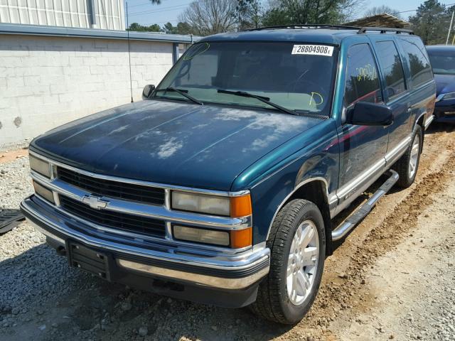 1GNFK16RXVJ411043 - 1997 CHEVROLET SUBURBAN K GREEN photo 2