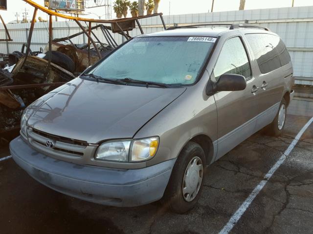 4T3ZF13C8XU115582 - 1999 TOYOTA SIENNA LE GRAY photo 2