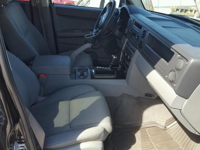 1J8HG48K17C691102 - 2007 JEEP COMMANDER BLACK photo 5