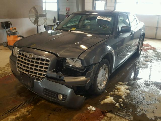 2C3JA53GX5H504232 - 2005 CHRYSLER 300 TOURIN GREEN photo 2