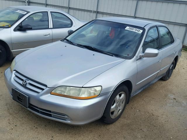 1HGCG16482A038079 - 2002 HONDA ACCORD LX SILVER photo 2