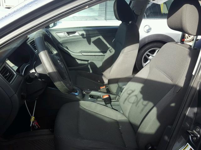 3VW2K7AJ6EM235359 - 2014 VOLKSWAGEN JETTA BASE 灰色 照片 5