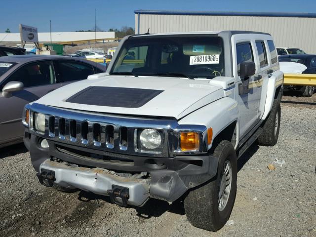 5GTEN13E288133353 - 2008 HUMMER H3 WHITE photo 2