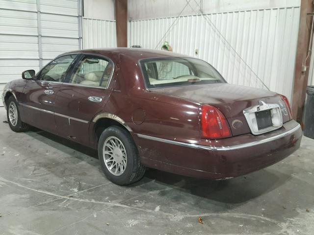 1LNHM82W5YY938687 - 2000 LINCOLN TOWN CAR S BURGUNDY photo 3