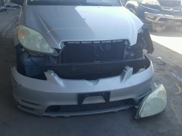 2T1KR32E13C051039 - 2003 TOYOTA MATRIX 银色 照片 9