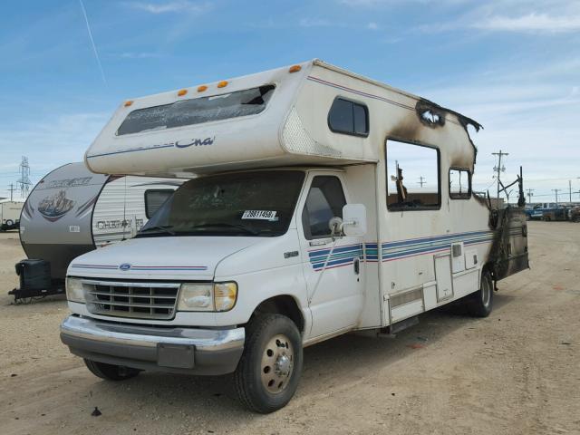 1FDKE30G0THA49998 - 1996 FORD ECONOLINE WHITE photo 2