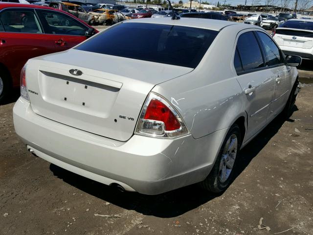 3FAHP07198R211664 - 2008 FORD FUSION SE WHITE photo 4