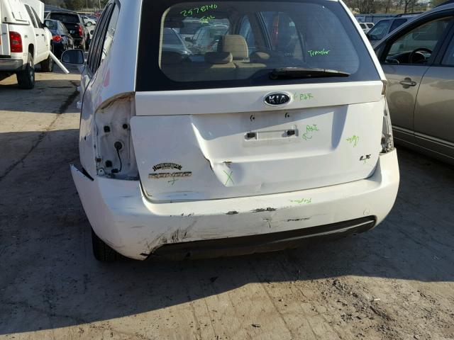 KNAFG528297237404 - 2009 KIA RONDO BASE WHITE photo 9