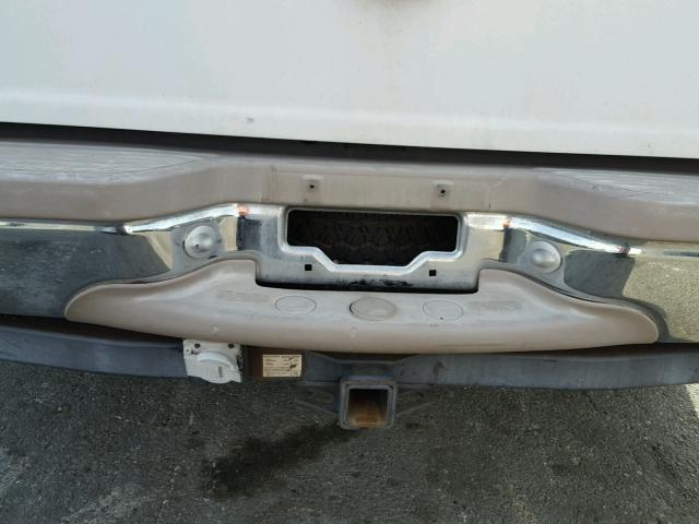 1FMRU17L3WLA64943 - 1998 FORD EXPEDITION WHITE photo 9