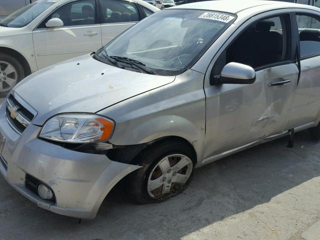 KL1TG56E39B313352 - 2009 CHEVROLET AVEO LT SILVER photo 9