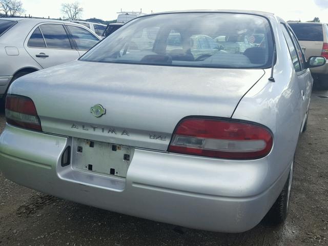 1N4BU31D2TC188190 - 1996 NISSAN ALTIMA XE SILVER photo 4