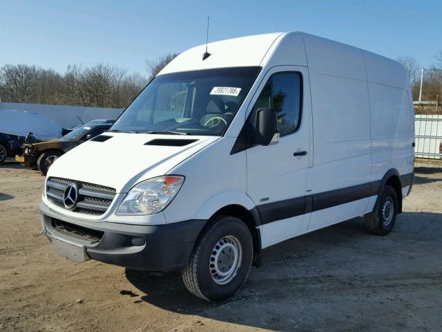 WD3PE7CC7B5504057 - 2011 MERCEDES-BENZ SPRINTER 2 WHITE photo 2