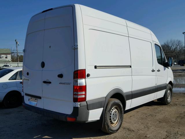 WD3PE7CC7B5504057 - 2011 MERCEDES-BENZ SPRINTER 2 WHITE photo 4