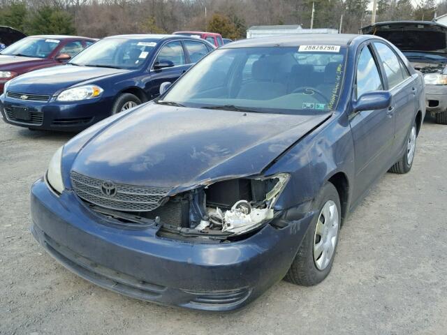 4T1BE32K12U537171 - 2002 TOYOTA CAMRY LE BLUE photo 2