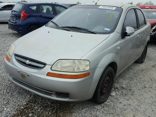 KL1TD52605B386096 - 2005 CHEVROLET AVEO BASE SILVER photo 2