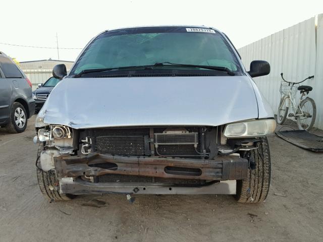 1C4GP44G9YB561399 - 2000 CHRYSLER TOWN & COU SILVER photo 9