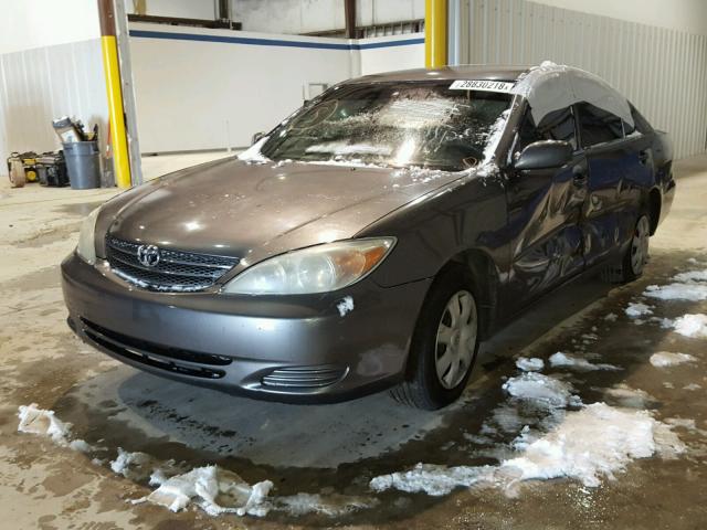 4T1BE32K22U518600 - 2002 TOYOTA CAMRY LE GRAY photo 2