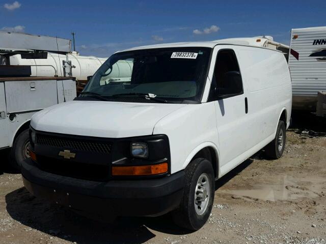 1GCWGFBA3E1170143 - 2014 CHEVROLET EXPRESS G2 WHITE photo 2