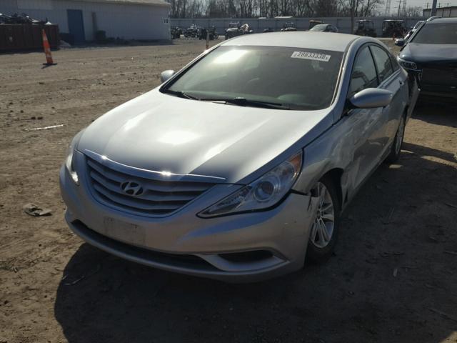 5NPEB4AC0BH286115 - 2011 HYUNDAI SONATA GLS SILVER photo 2