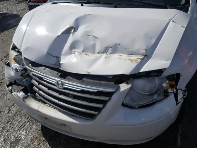 2A4GP54LX6R844762 - 2006 CHRYSLER TOWN & COU WHITE photo 9