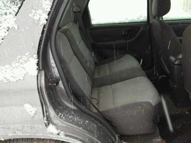 1FMYU921X4DA06335 - 2004 FORD ESCAPE XLS GRAY photo 6