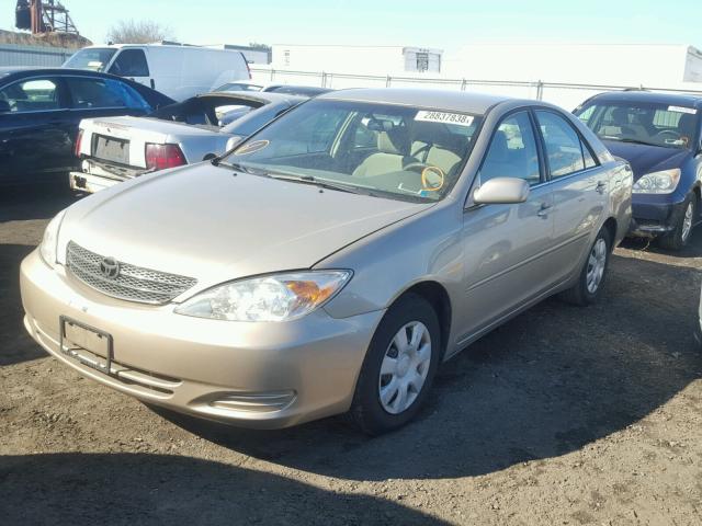 4T1BE32K13U758772 - 2003 TOYOTA CAMRY LE GOLD photo 2