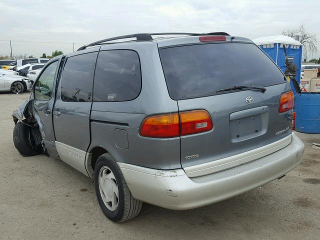 4T3ZF13C1WU053893 - 1998 TOYOTA SIENNA LE GRAY photo 3