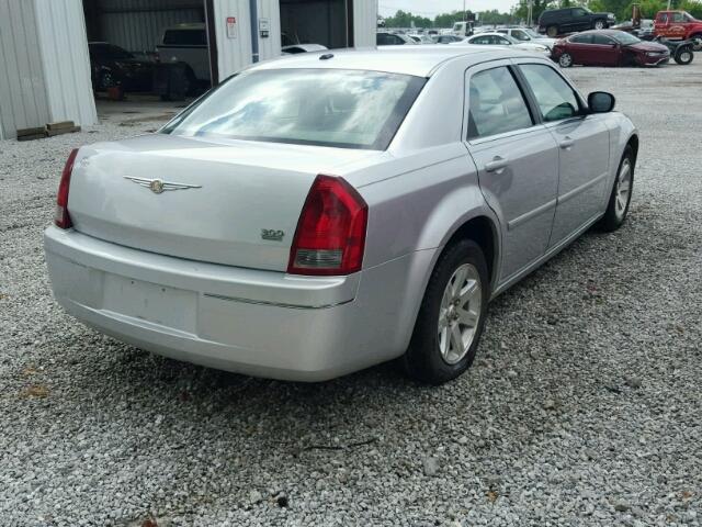 2C3KA53G57H715412 - 2007 CHRYSLER 300 TOURIN SILVER photo 4