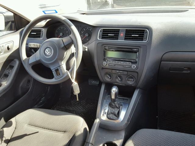 3VW2K7AJXDM265897 - 2013 VOLKSWAGEN JETTA BASE შავი ფოტო 9