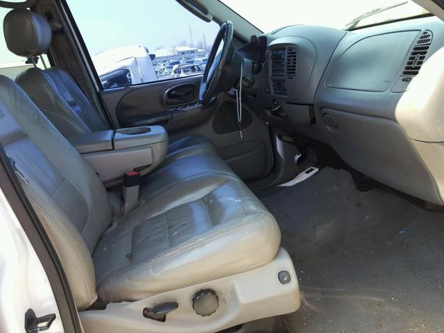 1FTRW08L82KC89432 - 2002 FORD F150 SUPER WHITE photo 5