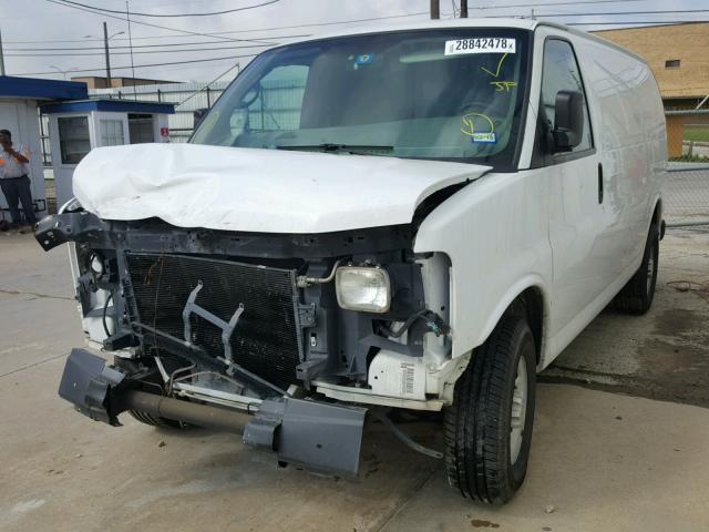 1GCWGFCA4D1136984 - 2013 CHEVROLET EXPRESS G2 WHITE photo 2