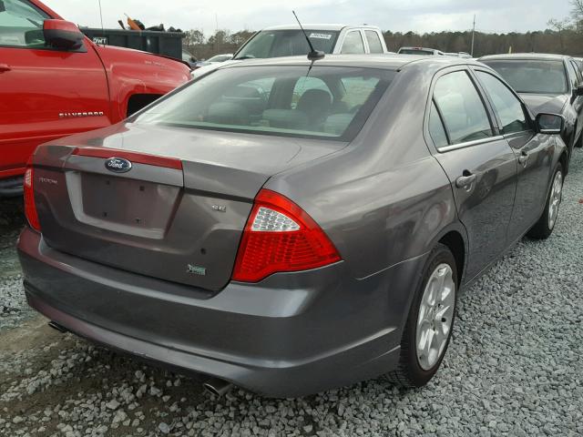 3FAHP0HG8AR212099 - 2010 FORD FUSION SE GRAY photo 4