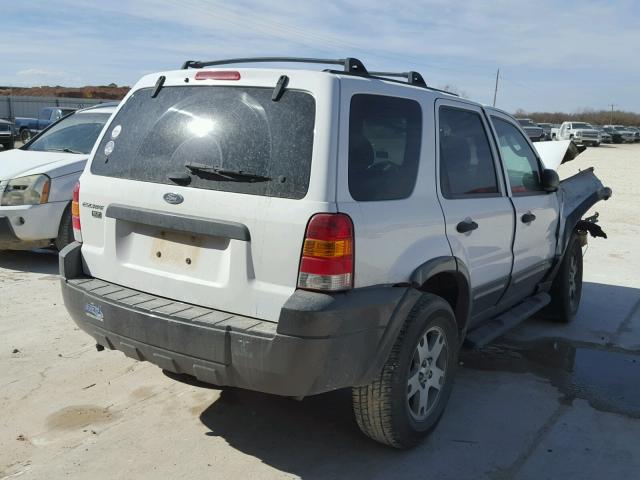 1FMYU031X5KA20341 - 2005 FORD ESCAPE XLT WHITE photo 4