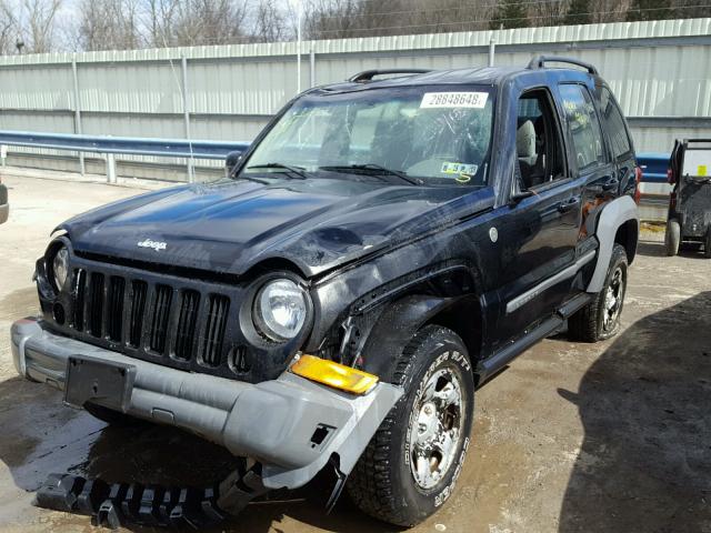 1J4GL48K45W691762 - 2005 JEEP LIBERTY SP BLACK photo 2