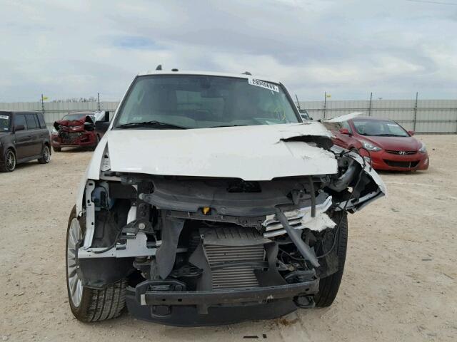 5LMJJ3HT4HEL12282 - 2017 LINCOLN NAVIGATOR WHITE photo 9