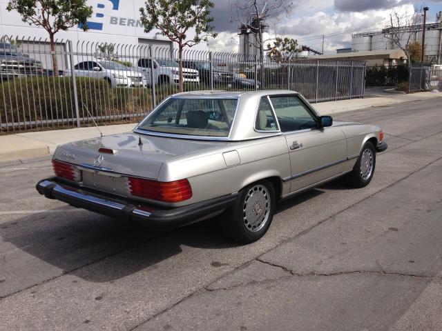 WDBBA48D1KA094518 - 1989 MERCEDES-BENZ 560 SL GOLD photo 4