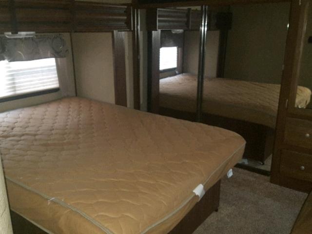 4YDF34723G1532733 - 2016 KEYSTONE SPRINTER TWO TONE photo 5