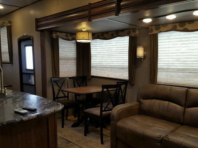 4YDF34723G1532733 - 2016 KEYSTONE SPRINTER TWO TONE photo 8