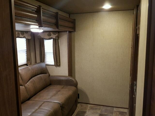 4YDF34723G1532733 - 2016 KEYSTONE SPRINTER TWO TONE photo 9