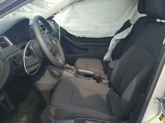 3VW2K7AJ0EM207766 - 2014 VOLKSWAGEN JETTA BASE ვერცხლისფერი ფოტო 5