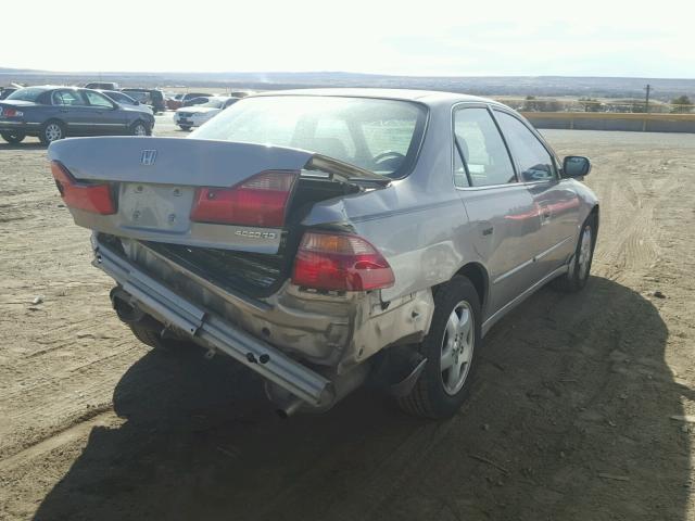 1HGCG1658YA021736 - 2000 HONDA ACCORD EX GOLD photo 4