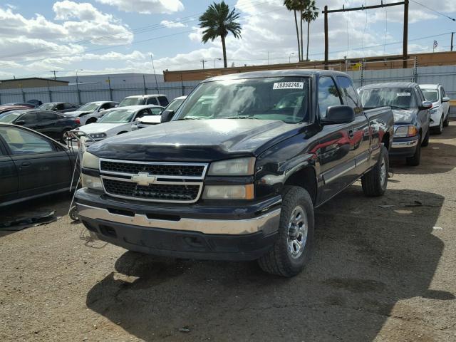 1GCEK19V46E175836 - 2006 CHEVROLET SILVERADO BLACK photo 2