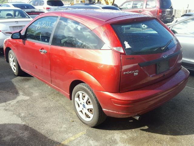 3FAFP31N25R108148 - 2005 FORD FOCUS ZX3 RED photo 3