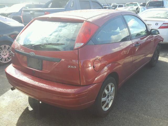3FAFP31N25R108148 - 2005 FORD FOCUS ZX3 RED photo 4