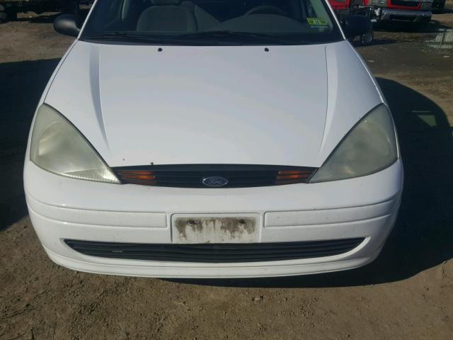 1FAFP33P5YW426636 - 2000 FORD FOCUS LX WHITE photo 7