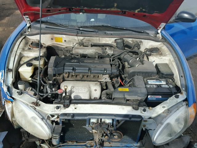 KMHJG24F8WU102945 - 1998 HYUNDAI TIBURON WHITE photo 7