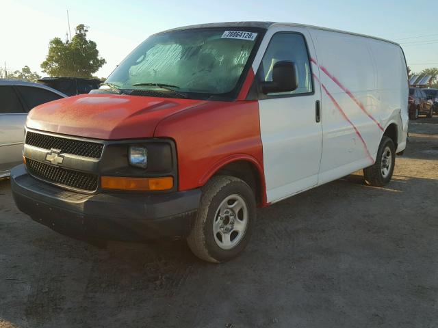 1GCFG15X171141083 - 2007 CHEVROLET EXPRESS G1 WHITE photo 2