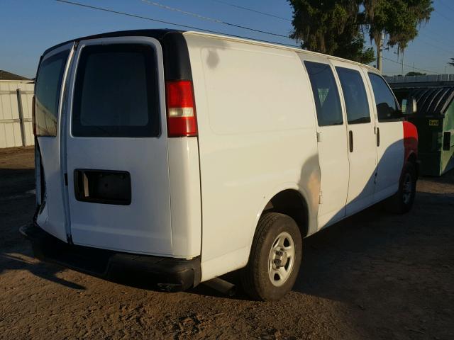 1GCFG15X171141083 - 2007 CHEVROLET EXPRESS G1 WHITE photo 4